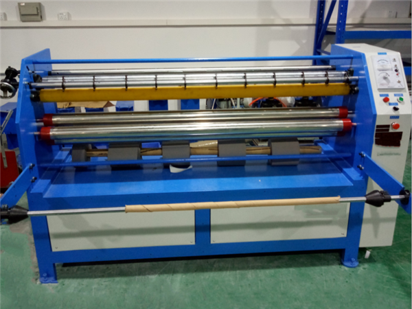 <b>无纺布美工刀分切收卷机</b>