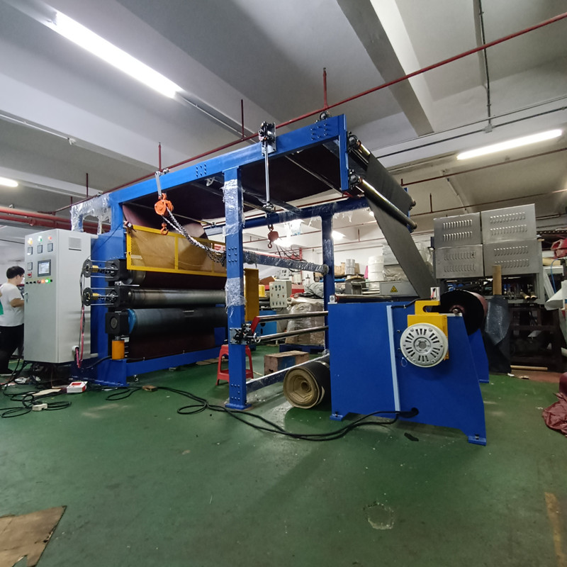 <b>平面液压压花机</b>