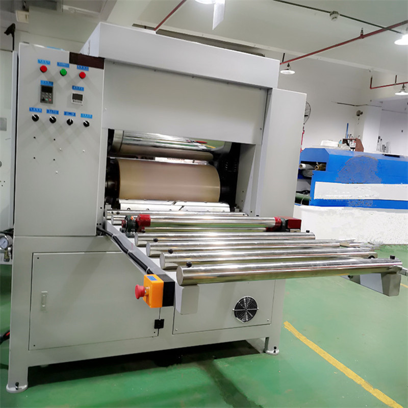 <b>汽车内饰辊压机</b>